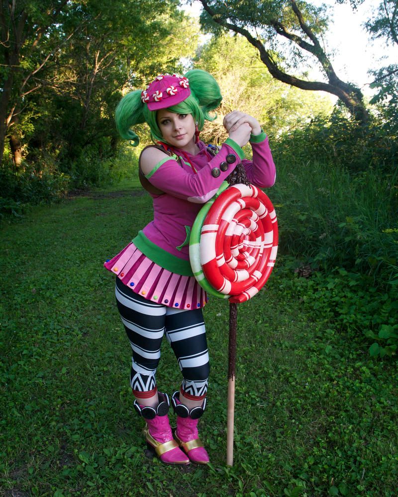 Girl cosplaying as 'Zoey'